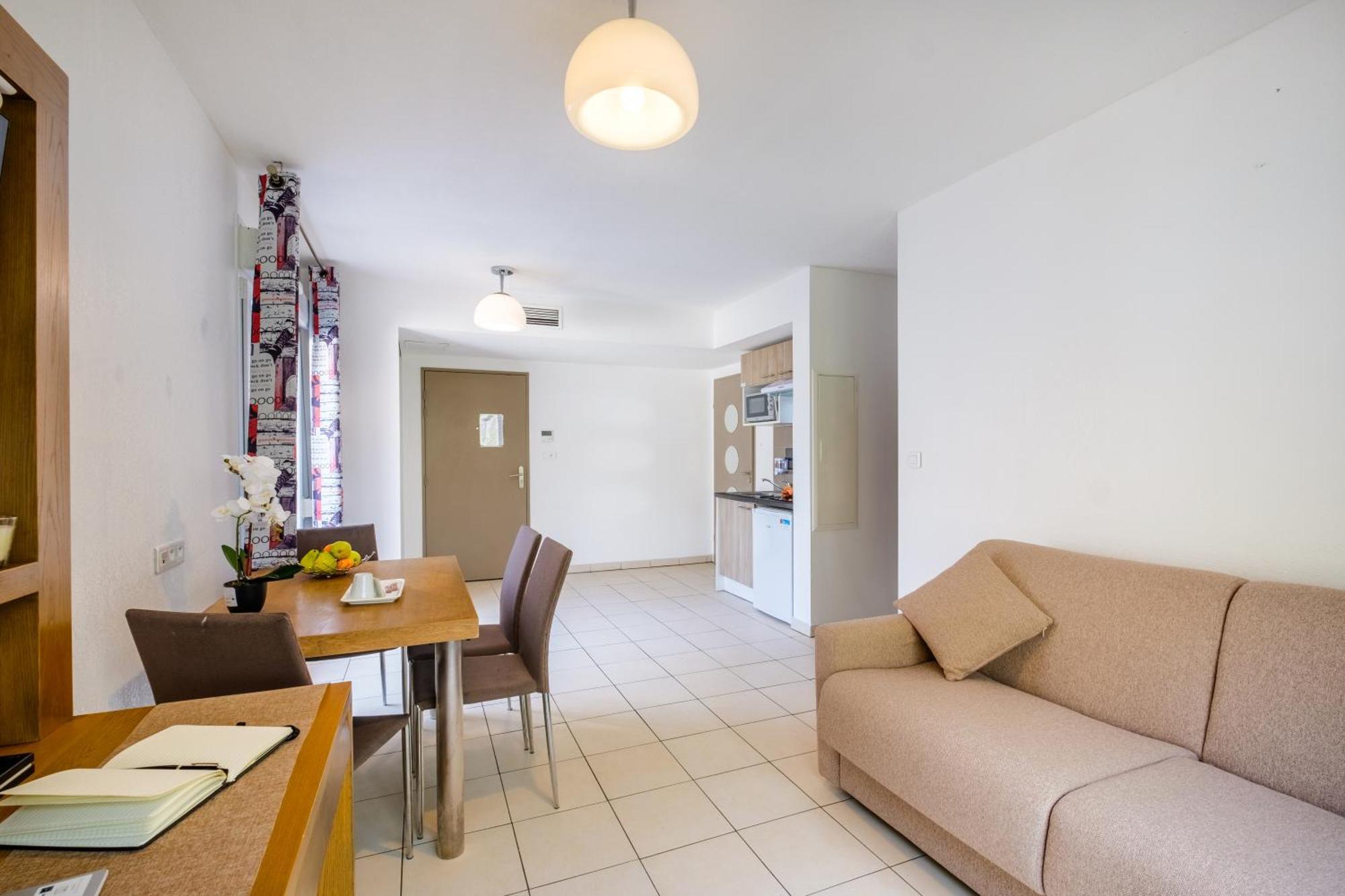 Zenitude Hôtel-Résidences Le Maestria Antibes Esterno foto