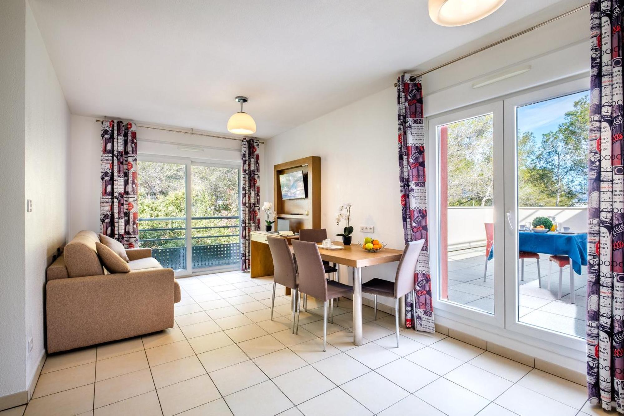 Zenitude Hôtel-Résidences Le Maestria Antibes Esterno foto
